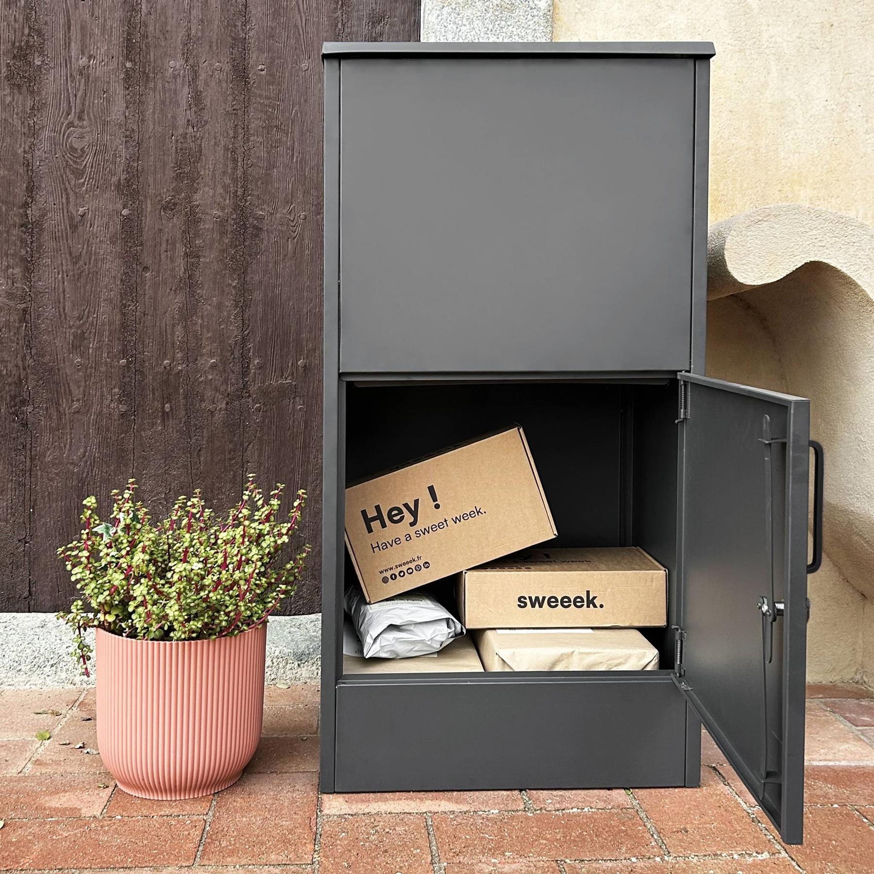 sweeek - Brievenbus 56 cm van gegalvaniseerd staal met slot