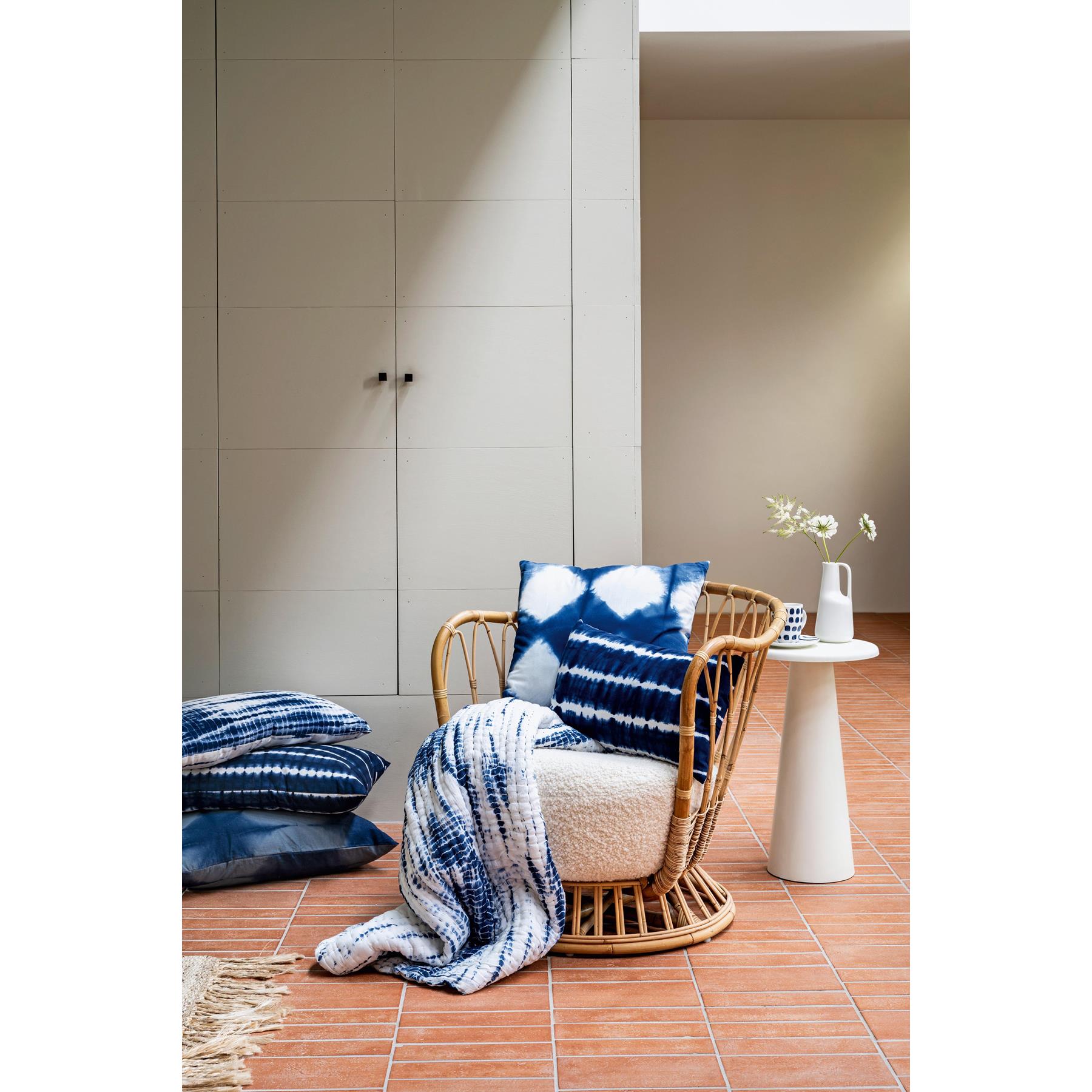 vtwonen - Sierkussen Tie Dye - Kussen Woonkamer - Blauw, Wit - 60x60cm