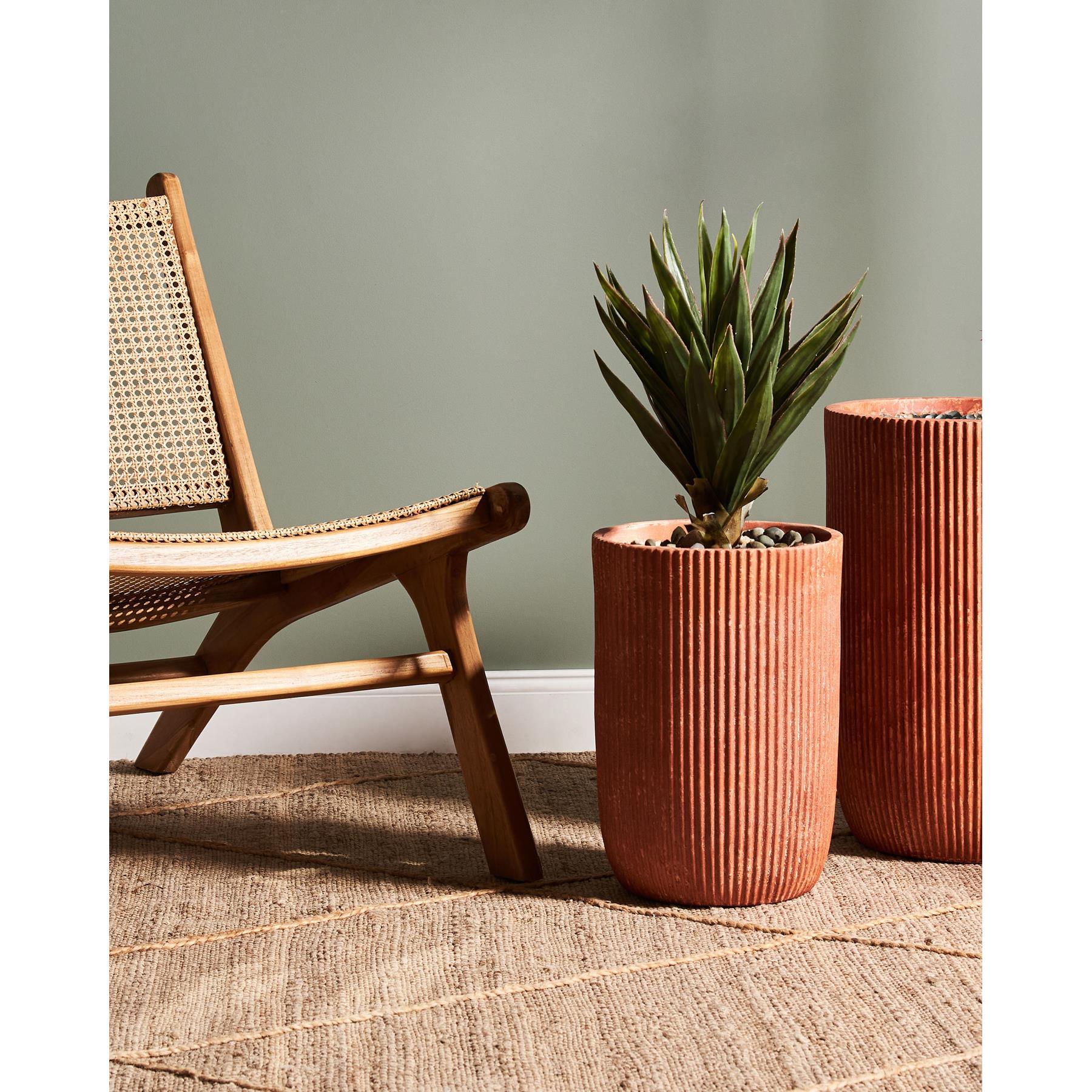 Beliani - EANTIO - Bloempot - 25 x 25 x 38 cm - Goudbruin - Kleivezels