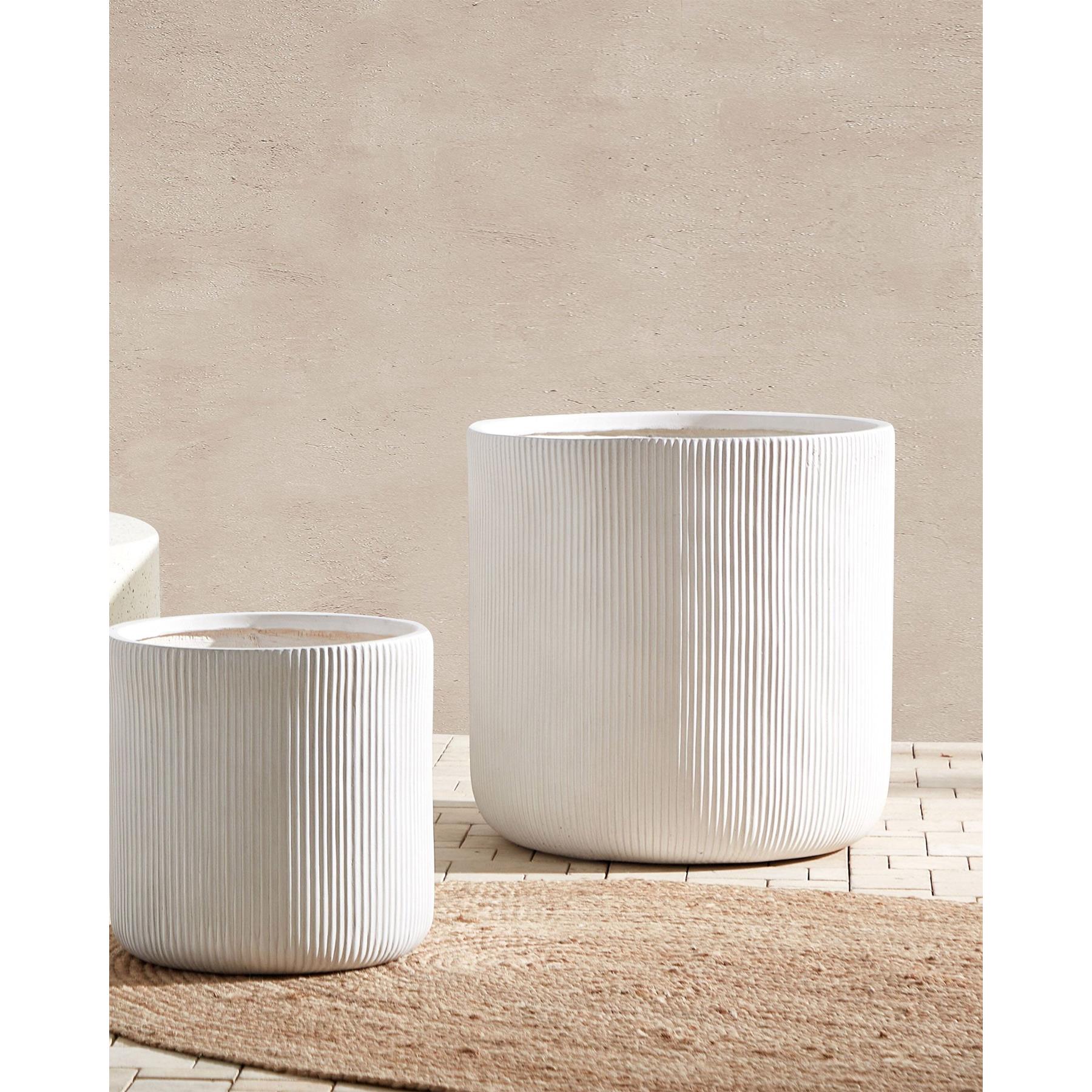 Beliani - OREOI - Bloempot - Wit - 55 x 55 x 55 cm - Kleivezel