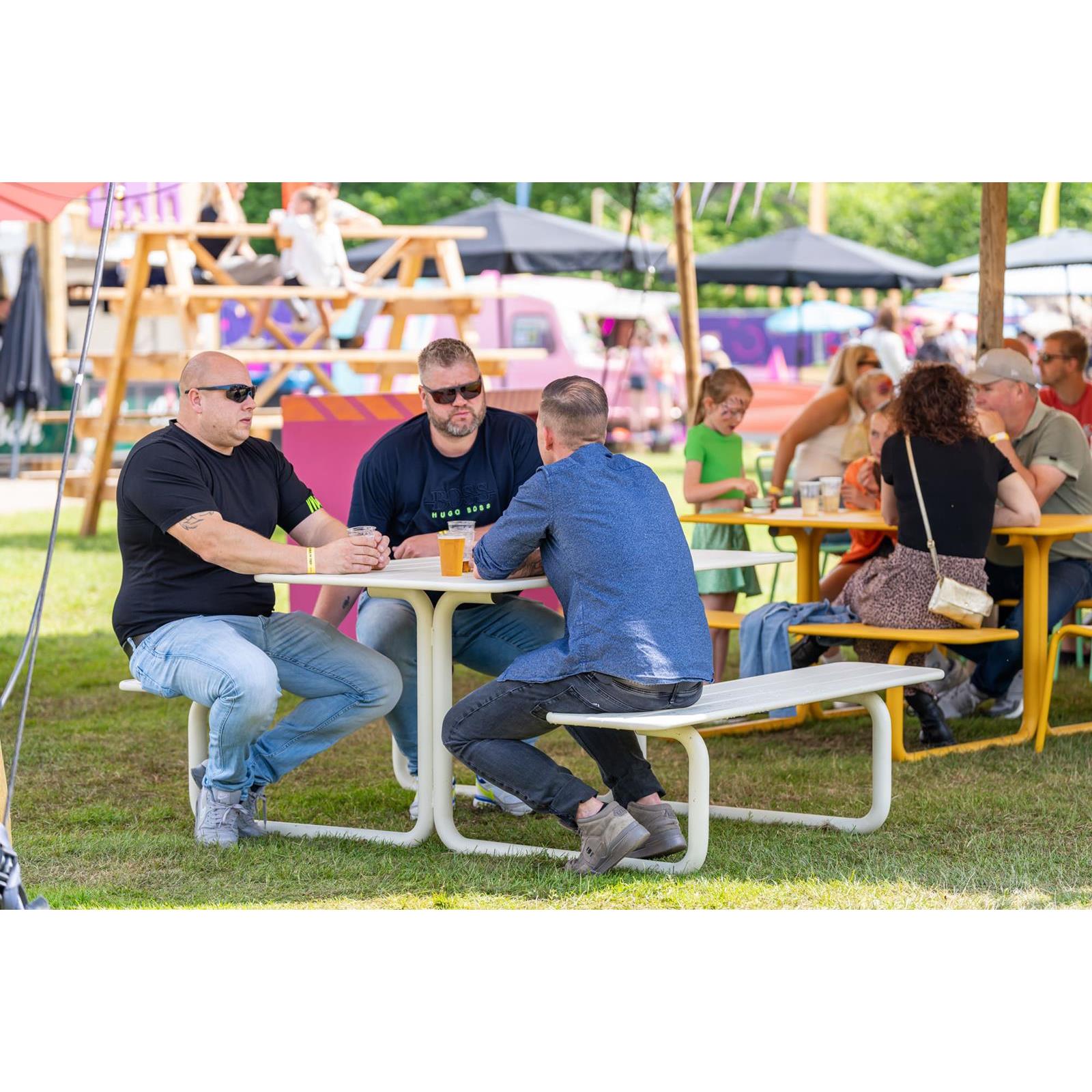 MaximaVida metalen picknicktafel Max ivoor