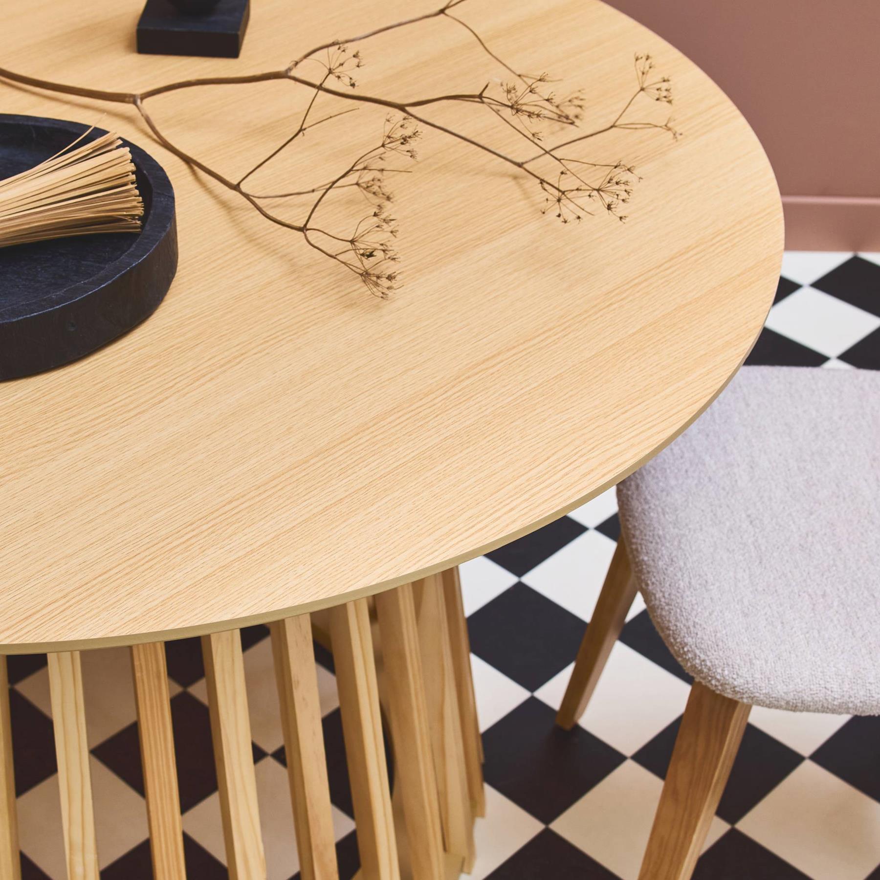 sweeek - Eettafel met houteffect, sparrenhouten poten, 4 zitplaatsen