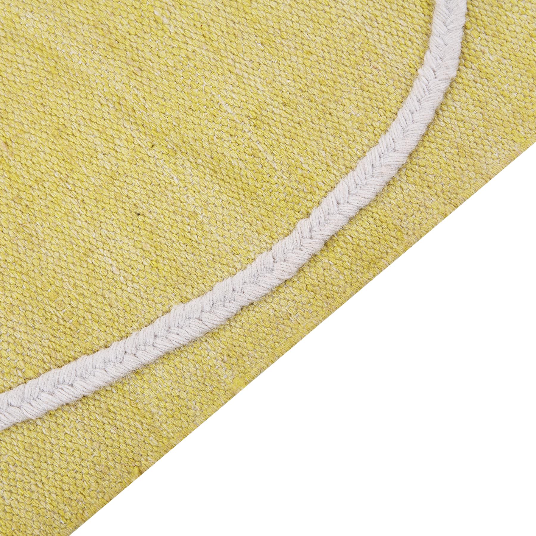 Beliani - YAVU - Vloerkleed - Geel - 140 x 200 cm - Polyester