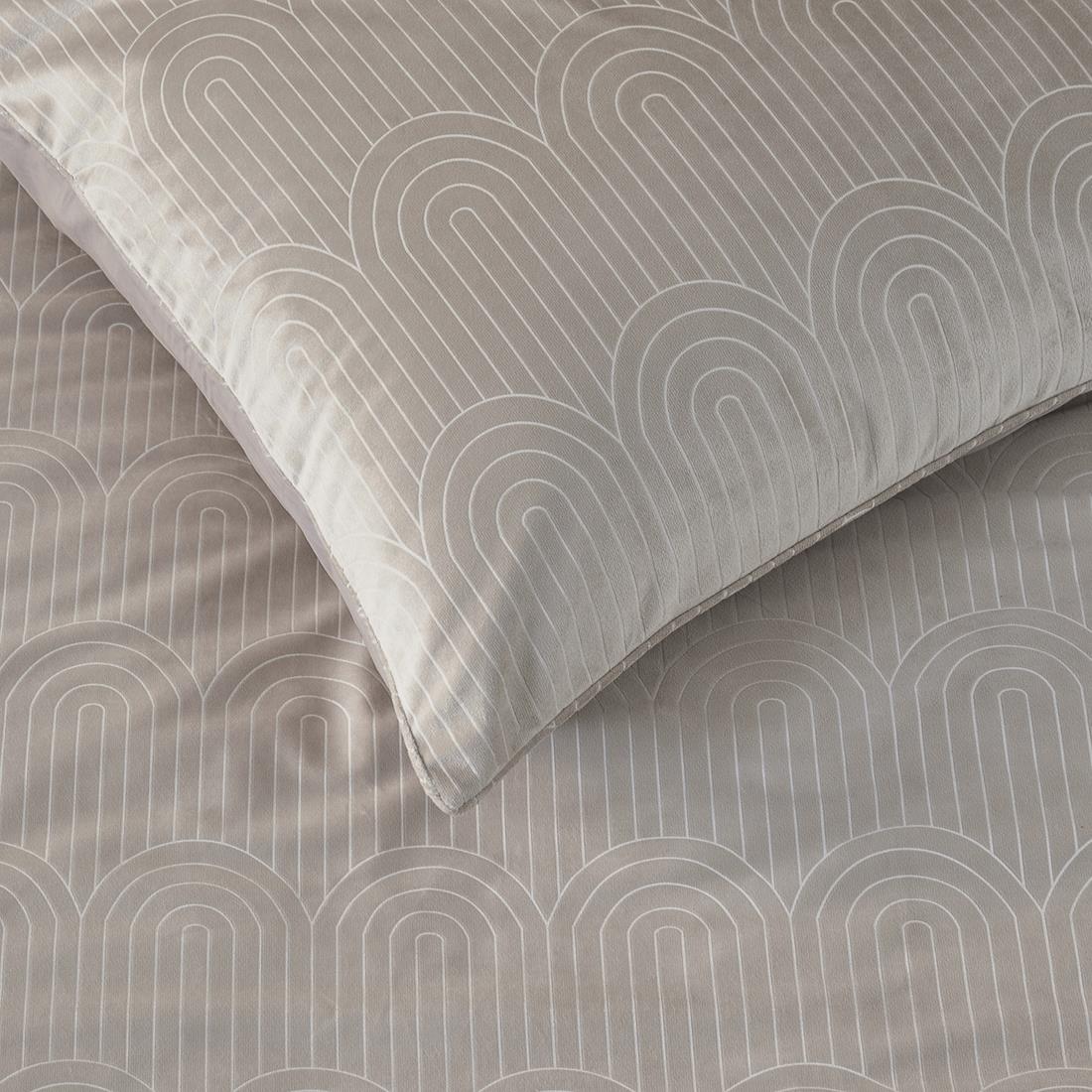 Rivièra Maison - Cecelia Dekbedovertrek in B01 - Beige, van PD0 - Polyester en Velvet, 140x220 cm