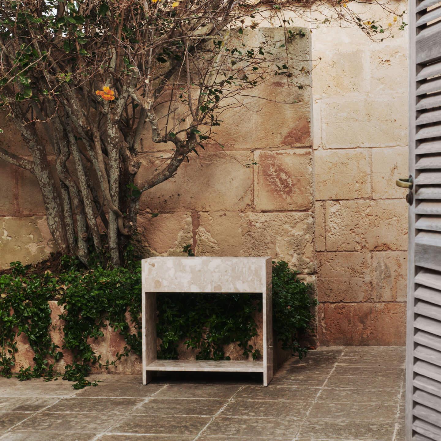ferm LIVING Stone Plant Box met Plank - Zand