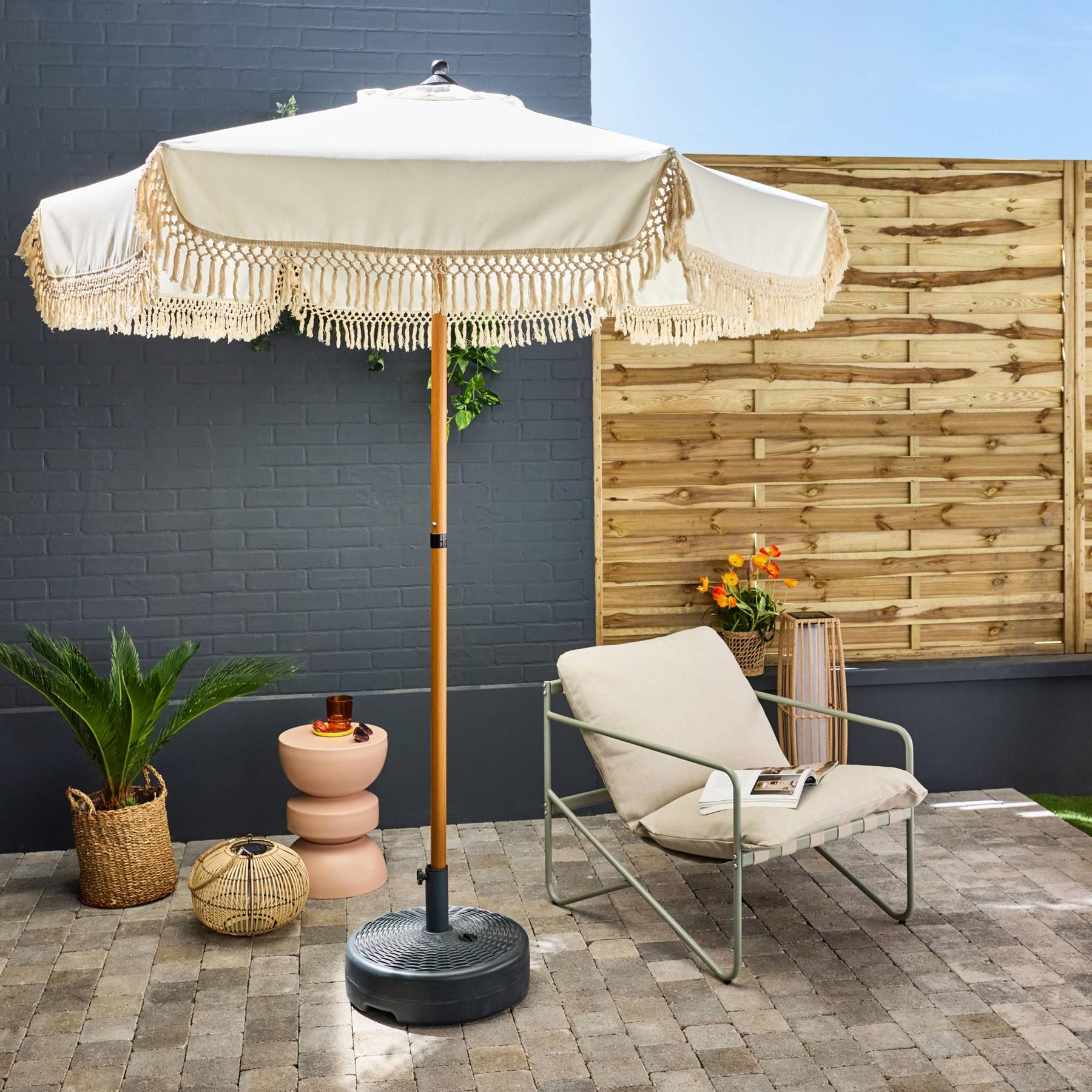 sweeek - Parasol recht met franjes 2m, staal