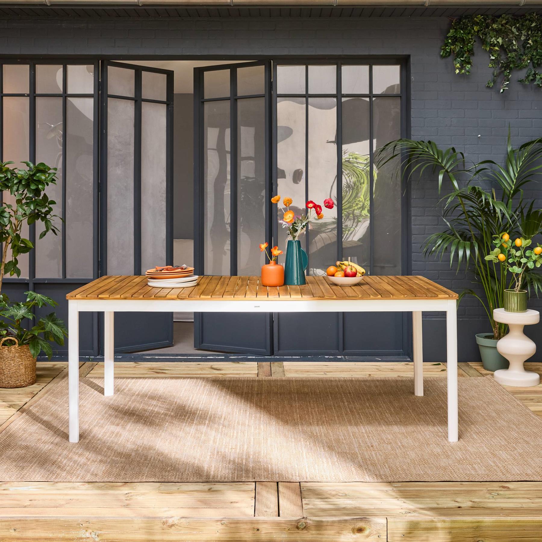 sweeek - Tuintafel van acacia met ronde hoeken, voor 8 personen