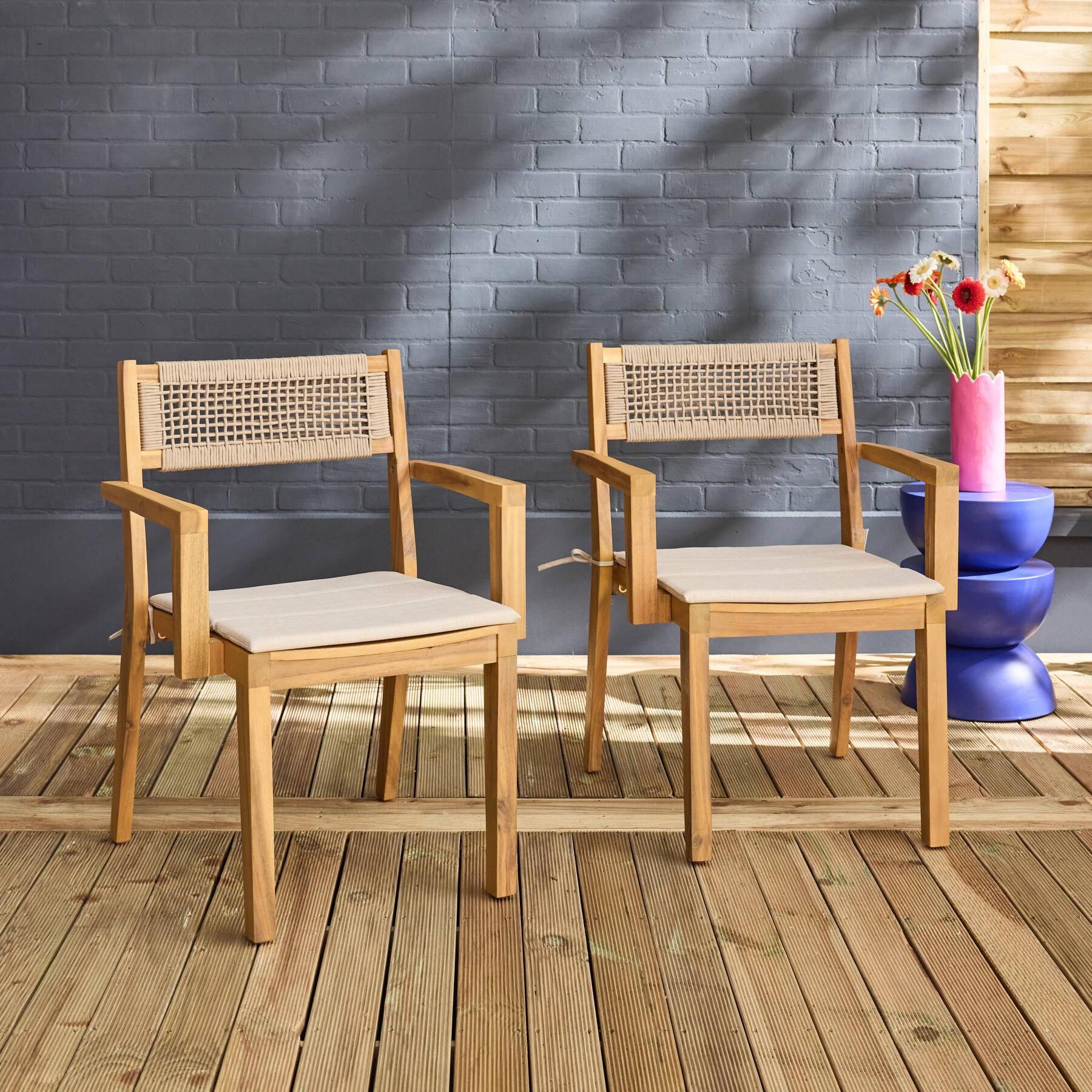 sweeek - Set van 2 acaciahouten tuinstoelen met kussen en touw