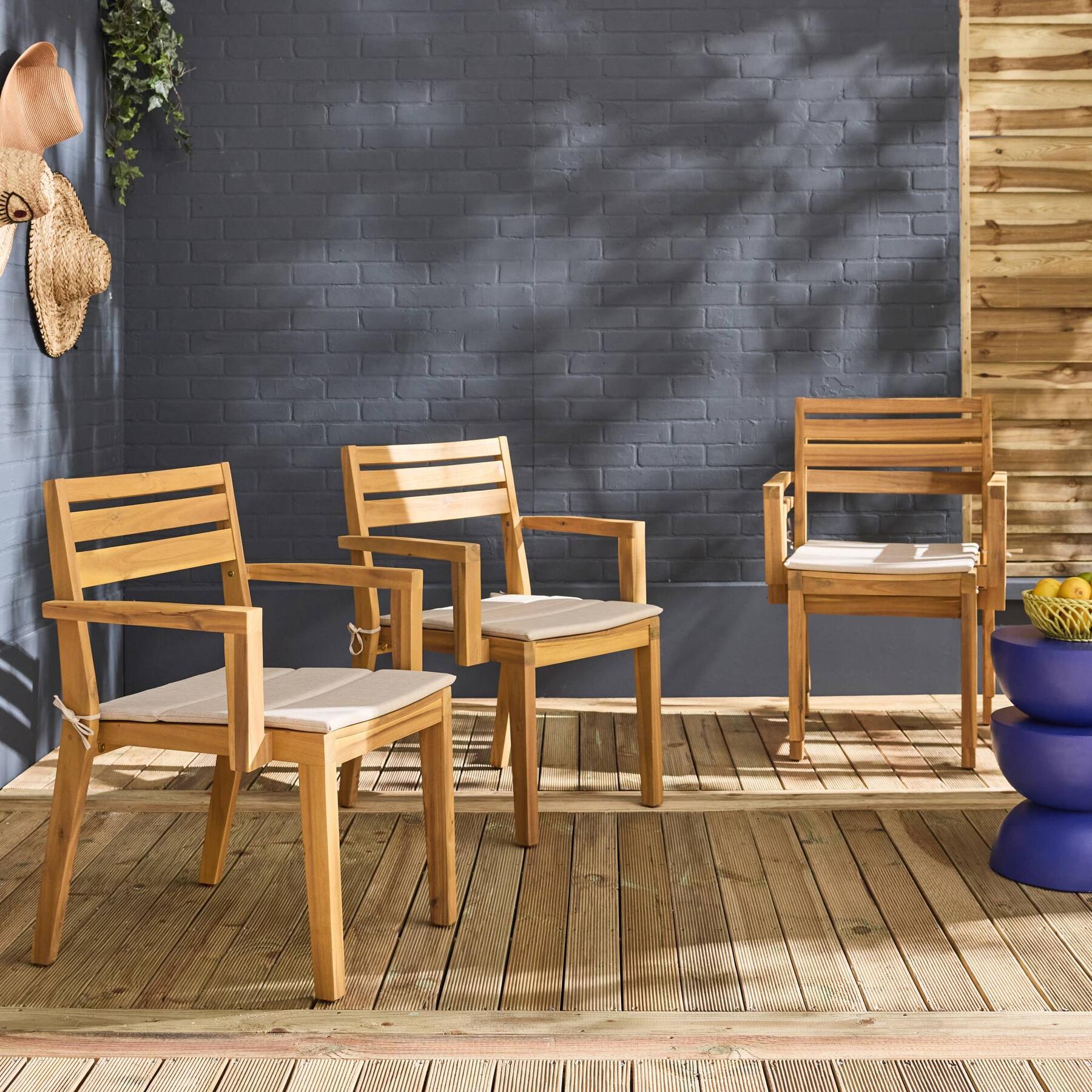 sweeek - Set van 4 acaciahouten tuinstoelen met kussen