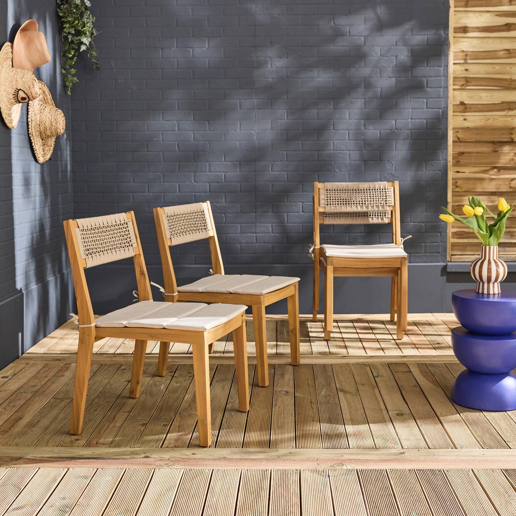 sweeek - Set van 2 acaciahouten tuinstoelen met kussen en touw