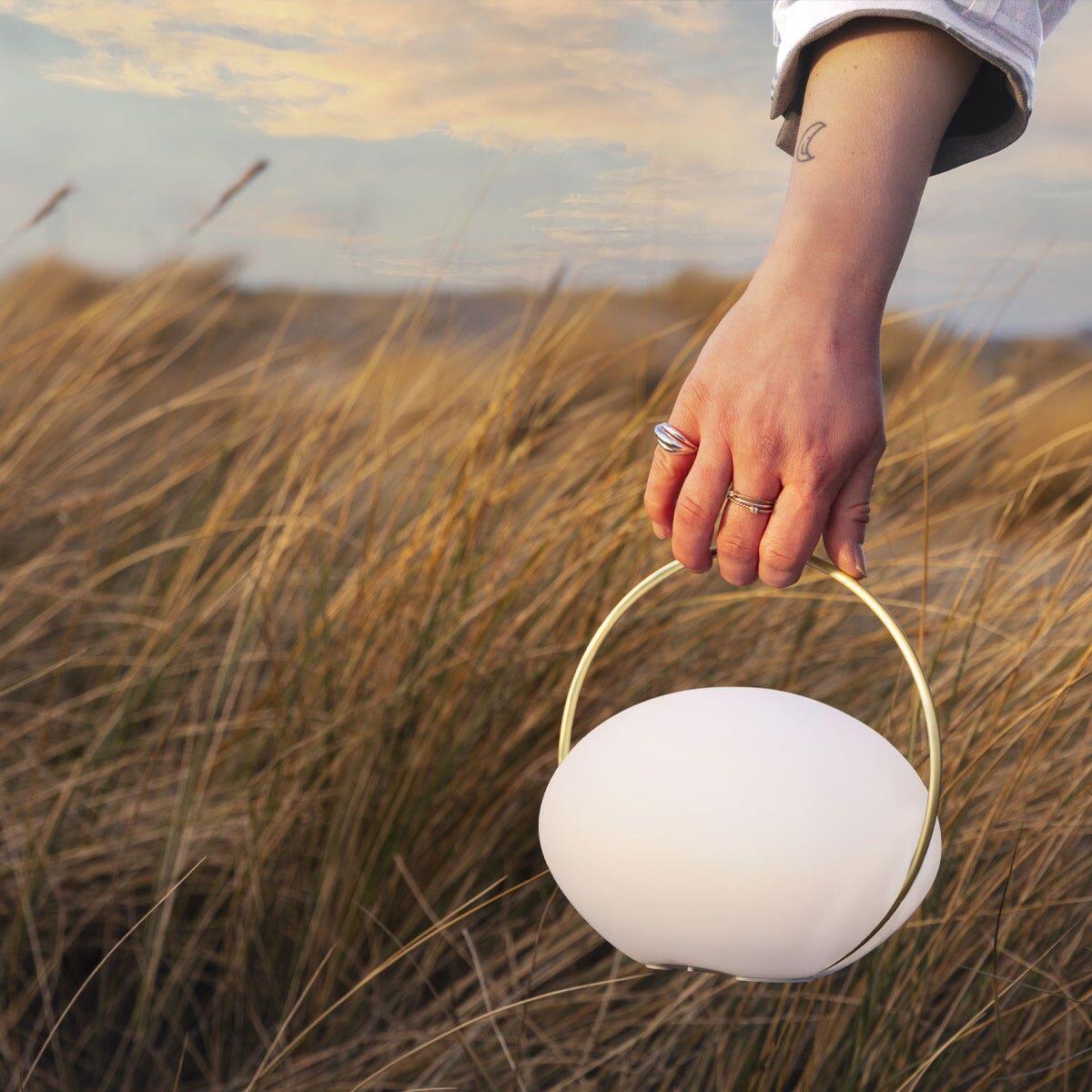 Umage Orbit draagbare LED tafellamp wit - Ø 19,5 cm