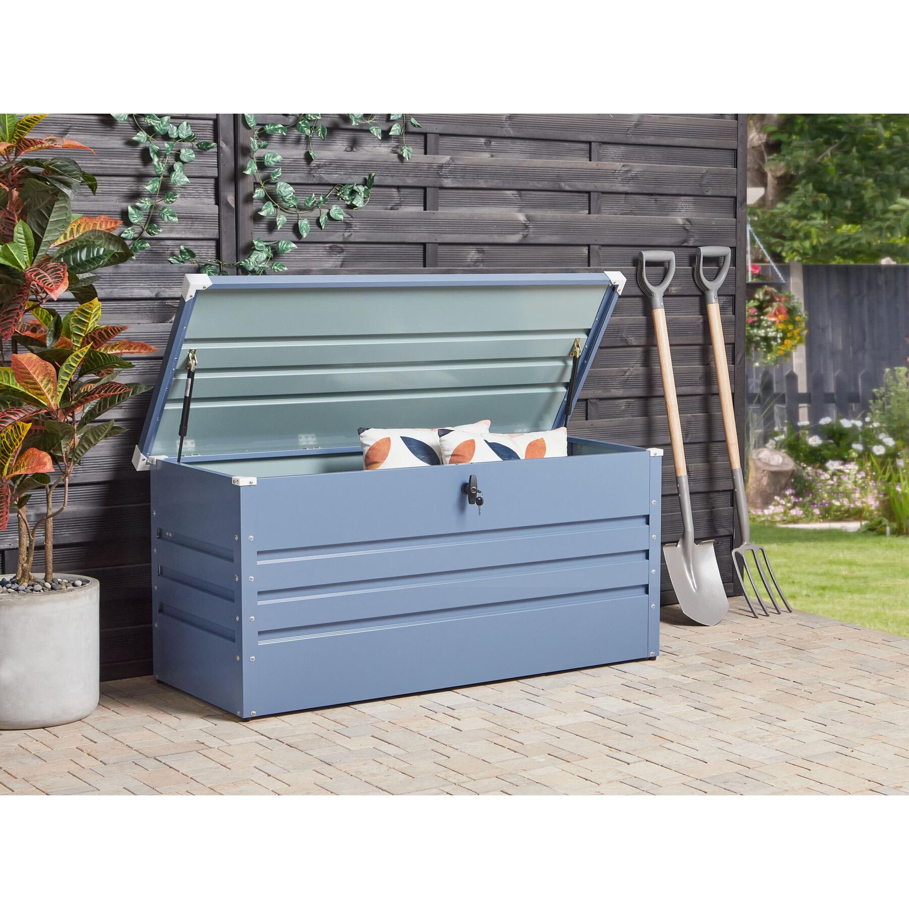Beliani - CEBROSA - Kussenbox - Blauw - 400 l - Staal
