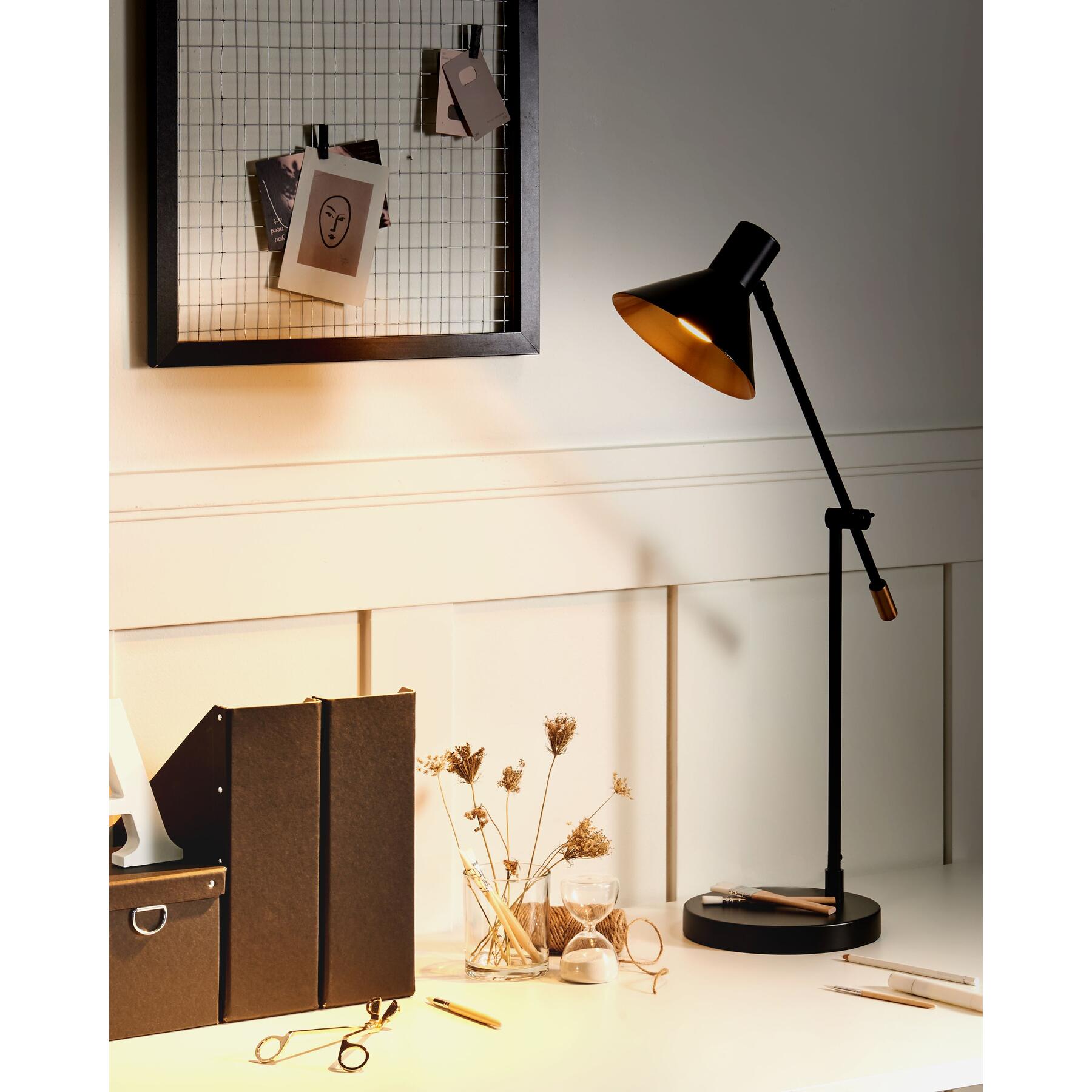 Beliani - PINKEEN - Tafellamp - Zwart - IJzer