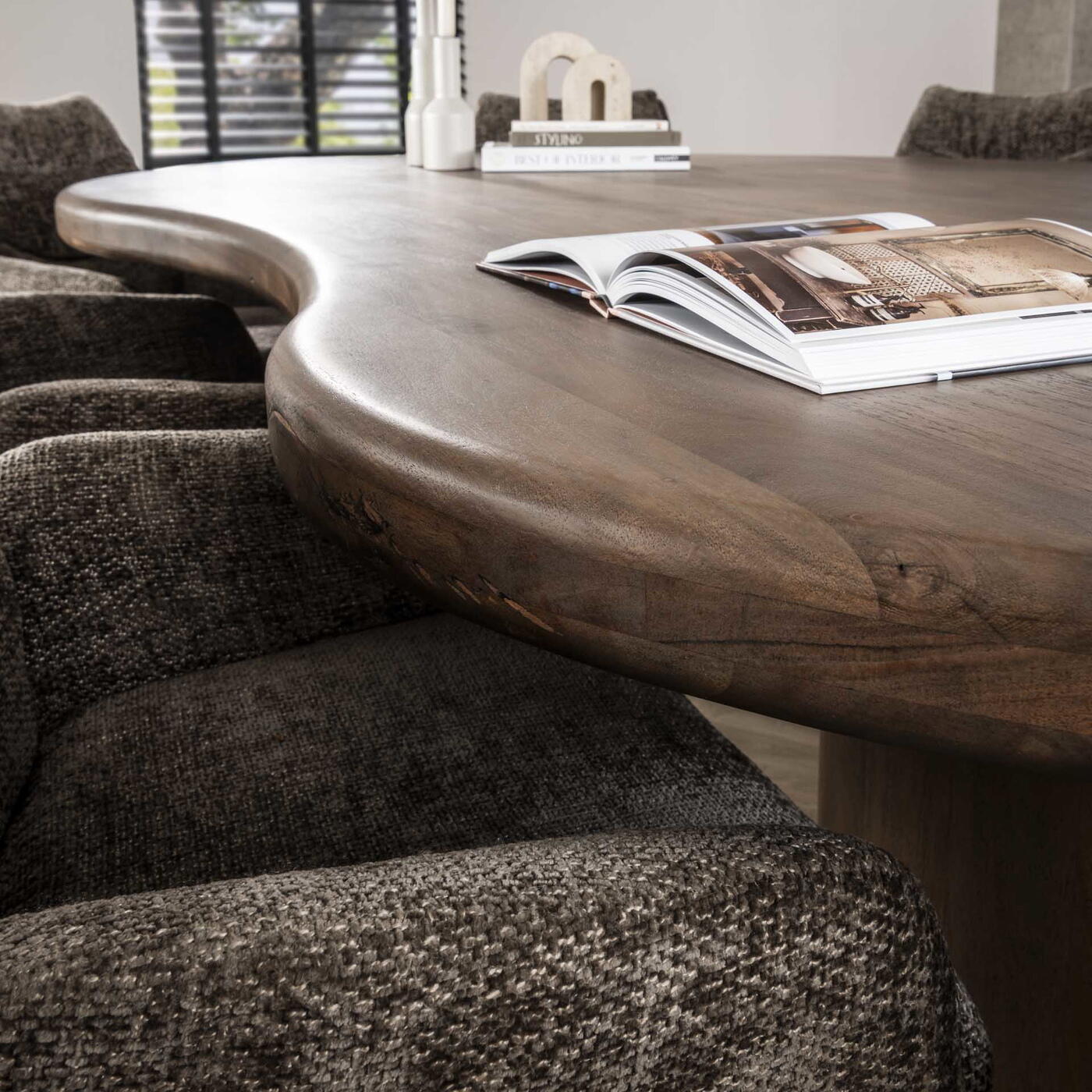 Giga Meubel - Eettafel - 240cm - Acaciahout - Bruin - Sculpture