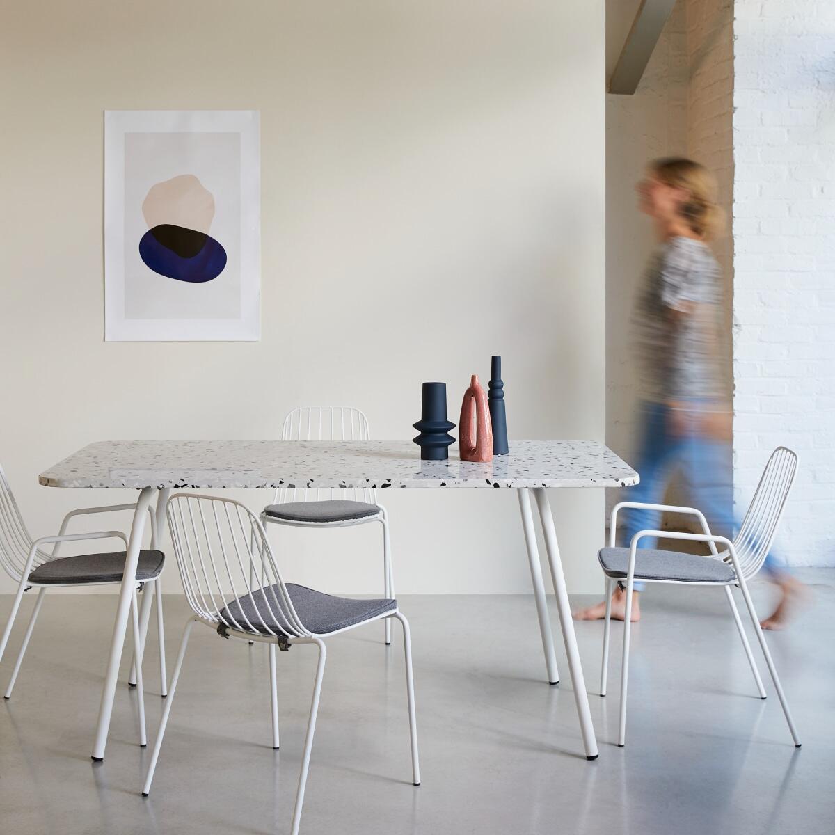 Tikamoon - Rechthoekige tafel van terrazzo en wit metaal 4|6 p.