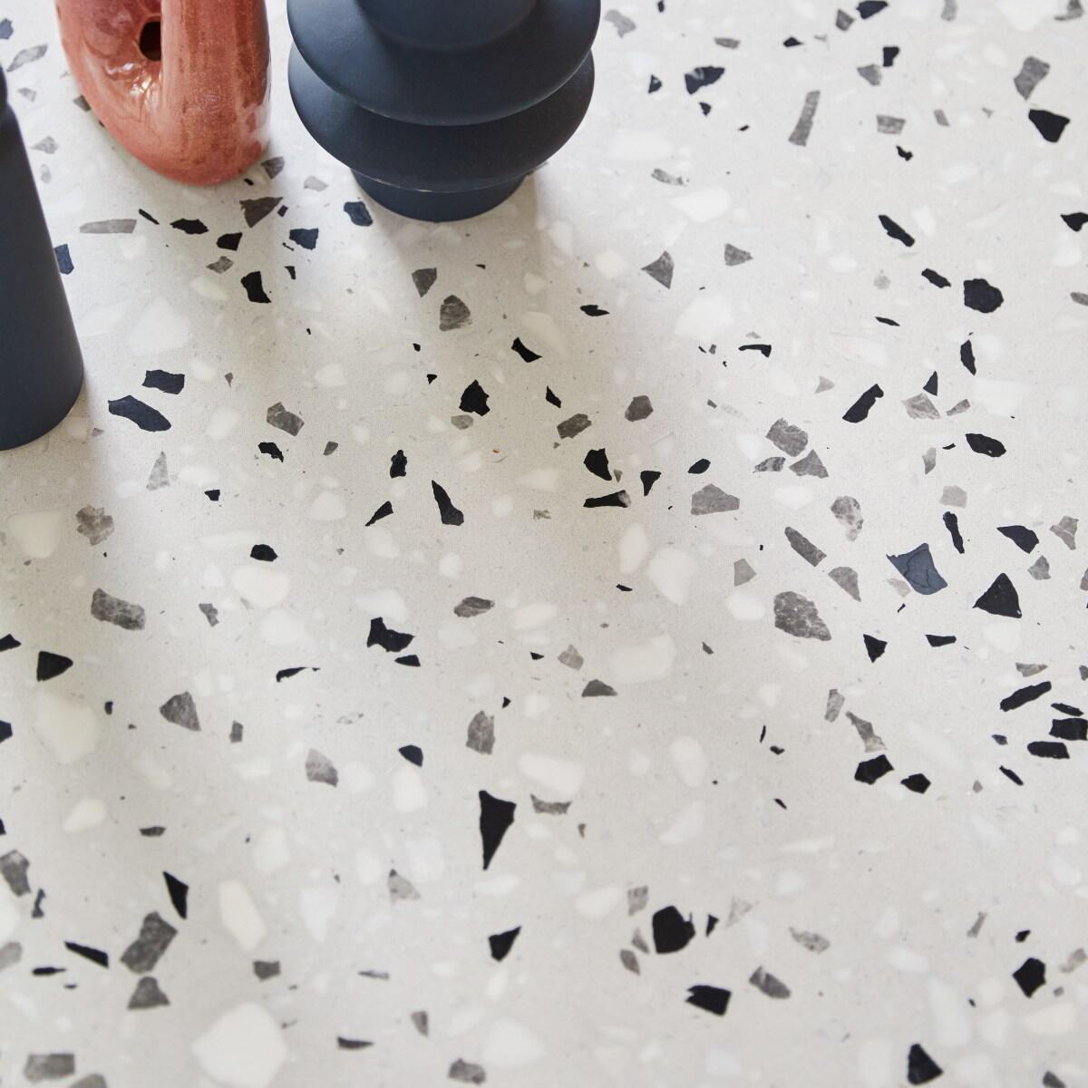 Tikamoon - Rechthoekige tafel van terrazzo en wit metaal 4|6 p.