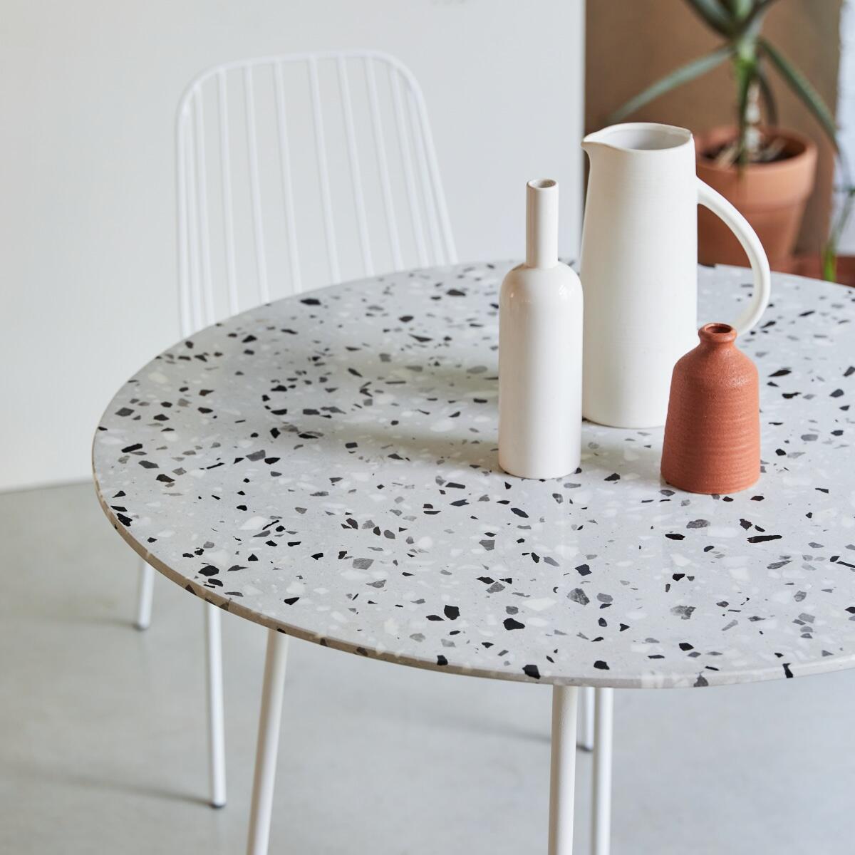 Tikamoon - Ronde tafel in premium terrazzo en wit metaal 4 pers.