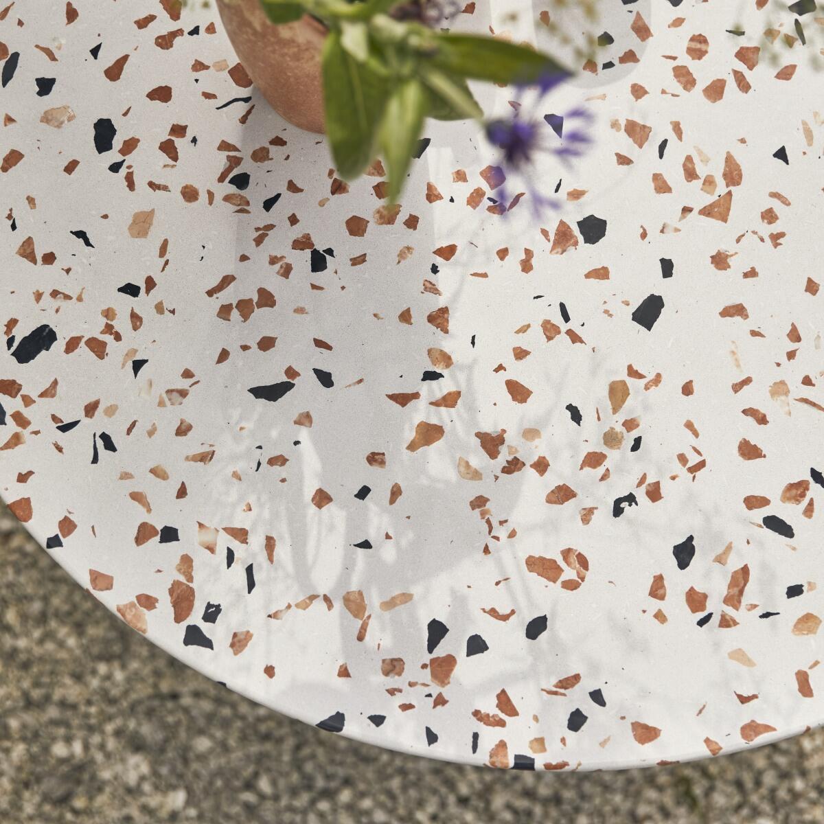 Tikamoon - Ronde tuintafel van premium terrazzo en metaal 90 brown