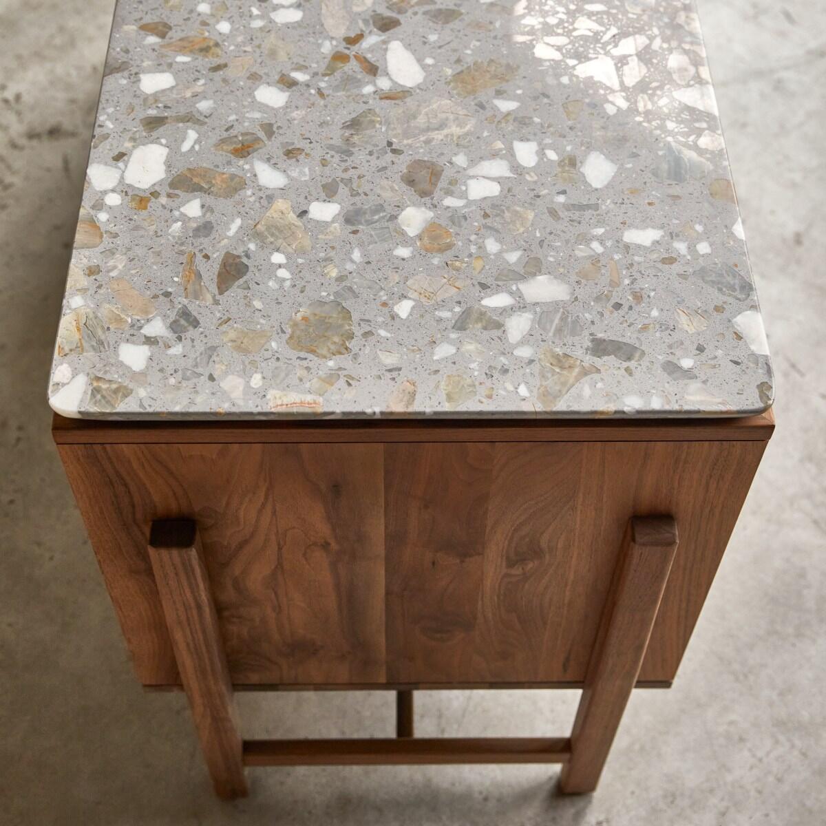 Tikamoon - Buffetkast van massief notenhout en premium terrazzo 140 cm