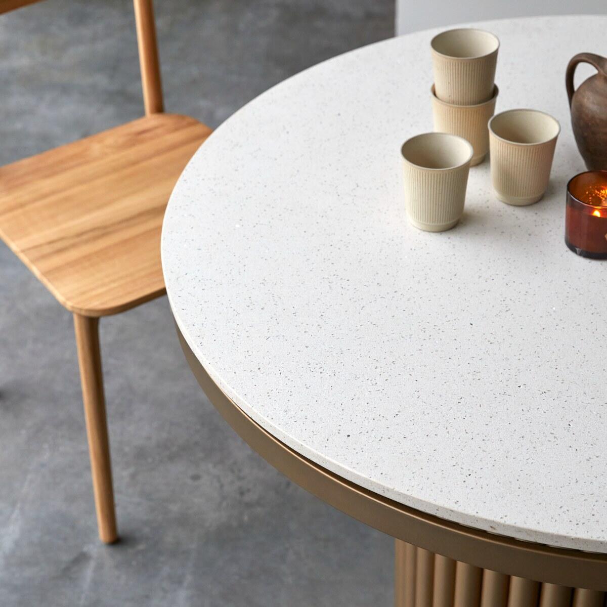 Tikamoon - Ronde tafel van metaal en terrazzo voor 4|6 personen