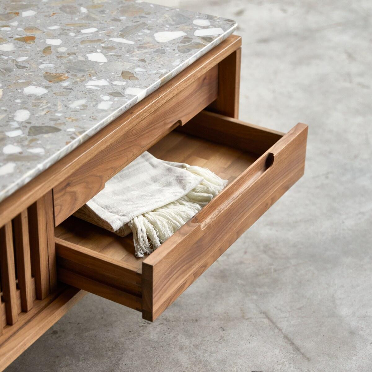 Tikamoon - Tv-meubel van massief notenhout en premium terrazzo 175 cm