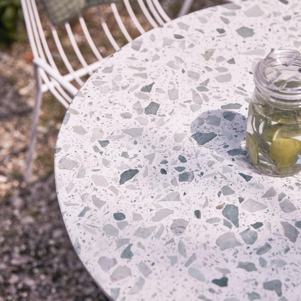 Tikamoon - Ronde tuintafel in premium terrazzo en groen metaal 4 p.