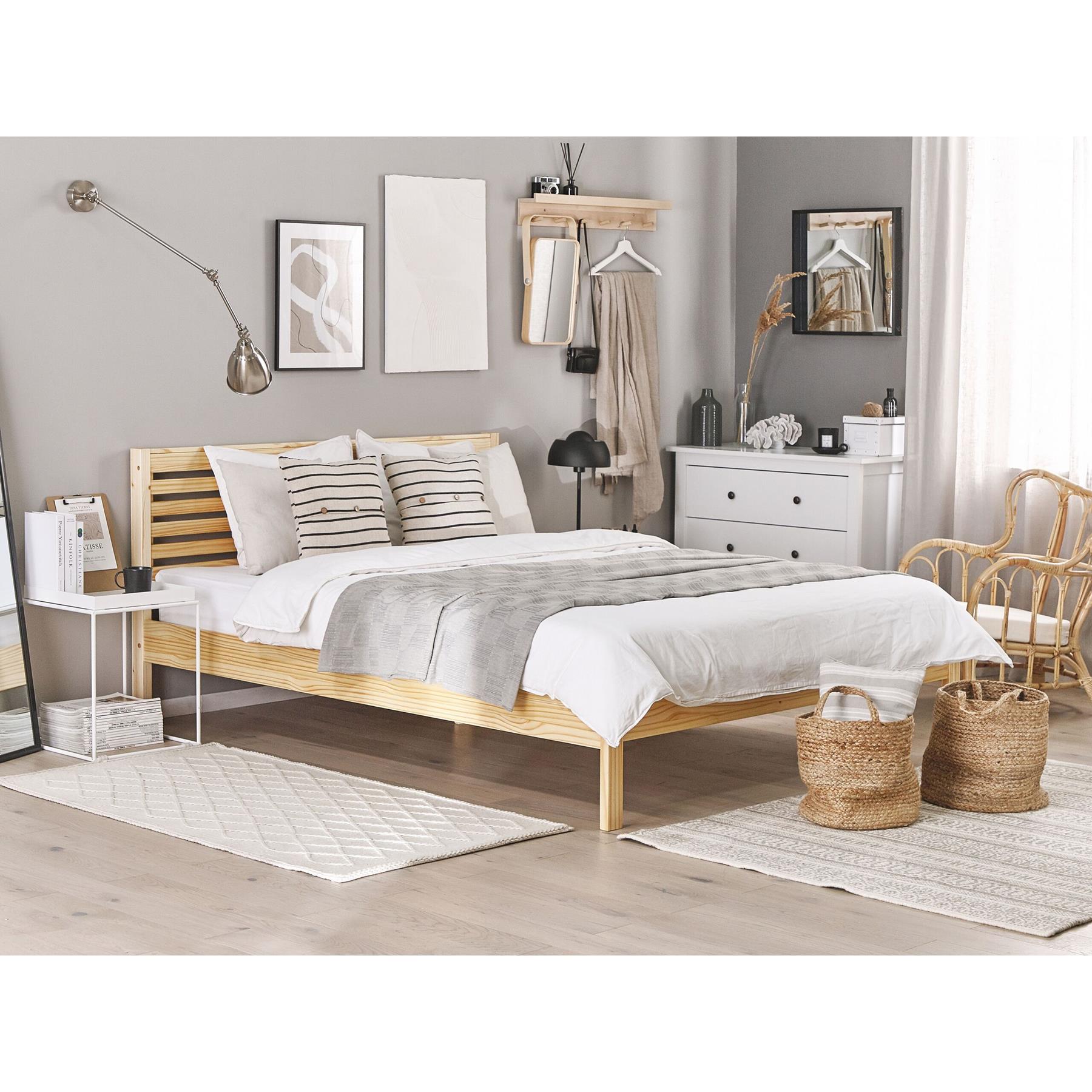 Beliani-CARNAC -Tweepersoonsbed-Licht hout-180 x 200 cm-Rubberhout