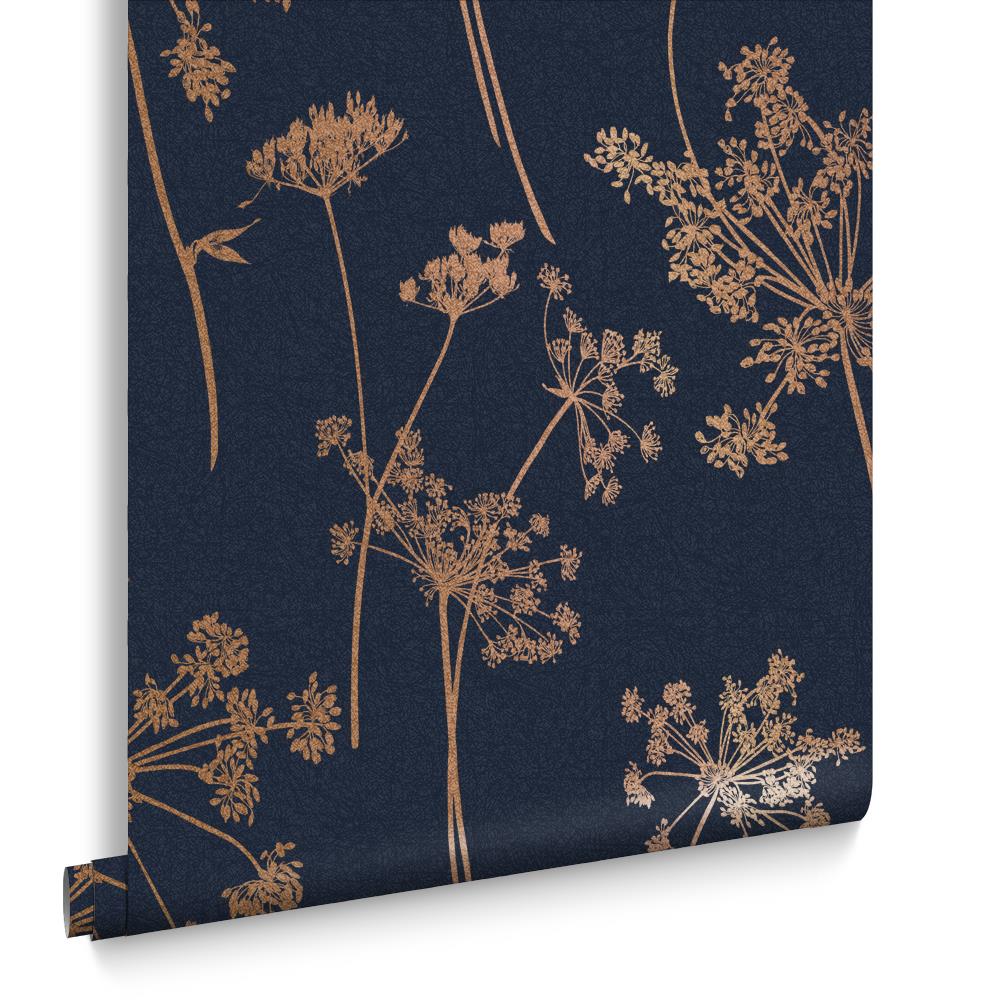 Graham & Brown vliesbehang Anthriscus Dusk Donkerblauw