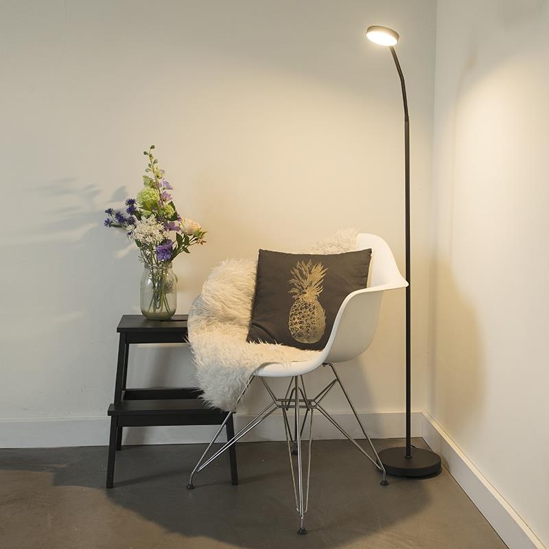 QAZQA Moderne vloerlamp zwart incl. LED verstelbaar - Trax