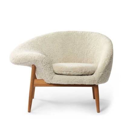 Warm Nordic Fried Egg Sheepskin fauteuil Moonlight white