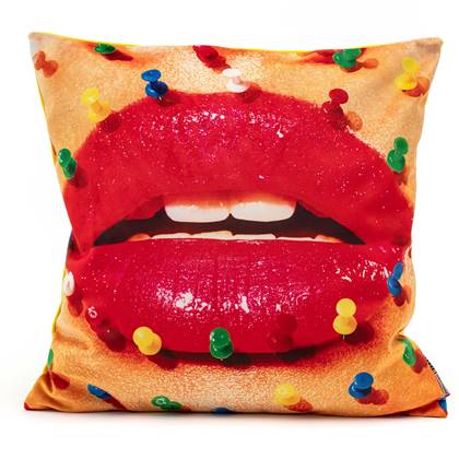 Seletti Toiletpaper kussen 50x50 Mouth with Pins Multicolor
