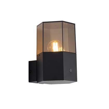 QAZQA Buiten wandlamp zwart met smoke glas zeshoek en schemersensor -