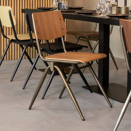 LABEL51 - Schoolstoel Solid - Walnoot Hout - Antiekgoud Metaal Bruin